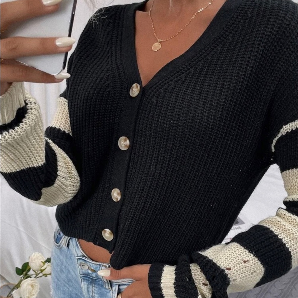 💥BLACK & WHITE STRIPED DROP-SHOULDER CARDIGAN💥